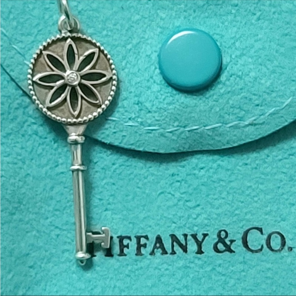 Tiffany and co Diamond Daisy charm pendant - Picture 2 of 4